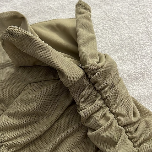 Beautiful green forever 21 dress - Picture 3 of 4